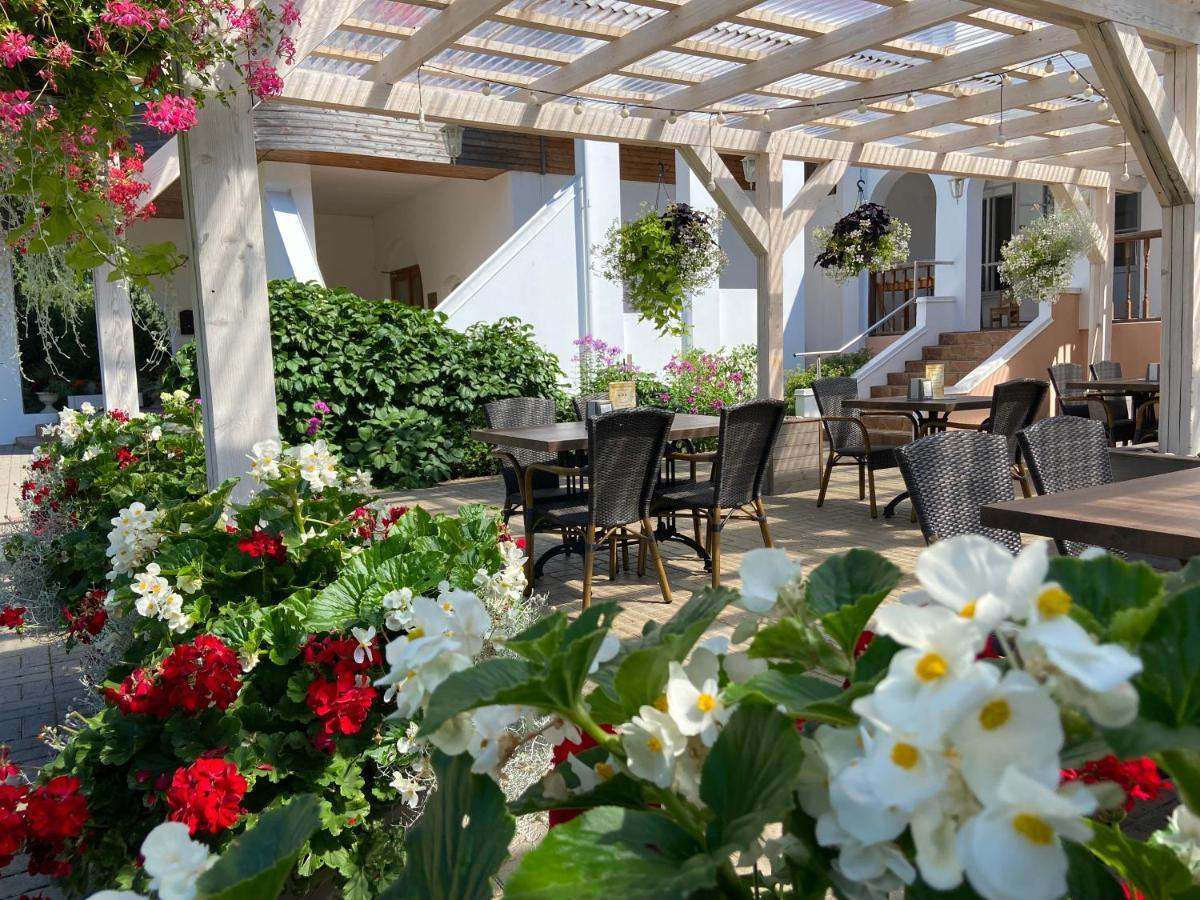 Karle Hotel Vitrupe Exterior photo